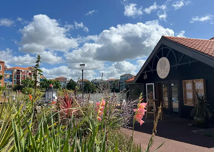 Fleurs Du 2 Adultes Et 2 Enfants Avec Terrasse Vue Sur Le Et Acces Parc Aquatique Gratuit Апартаменты *