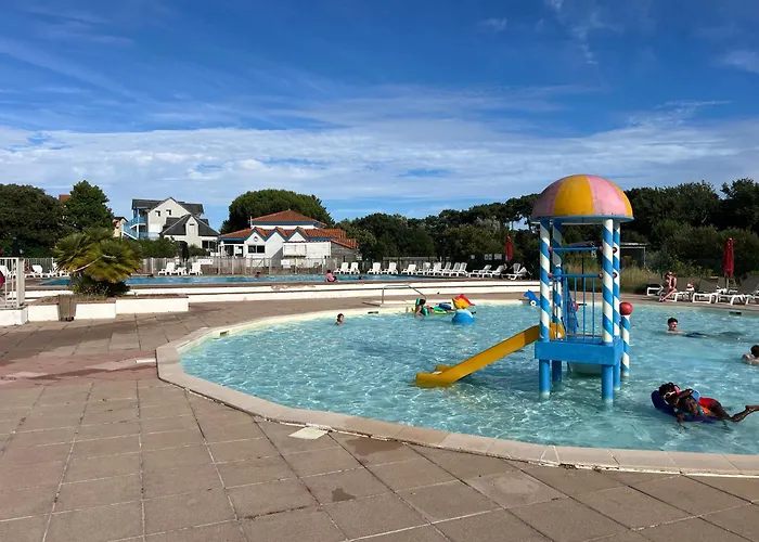 Fleurs Du 2 Adultes Et 2 Enfants Avec Terrasse Vue Sur Le Et Acces Parc Aquatique Gratuit Апартаменты